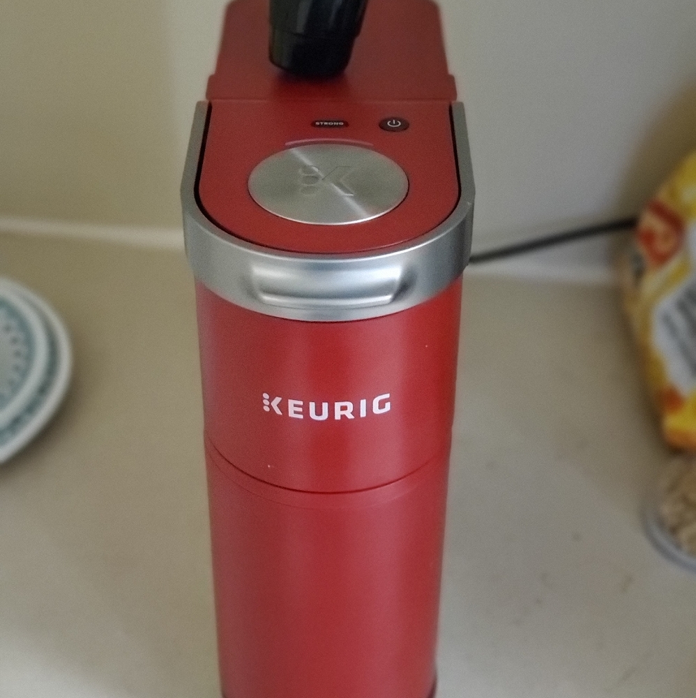 Keurig mini Red with reusable coffee filter